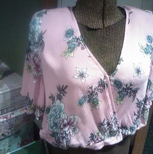 Flare sleeve floral crop top